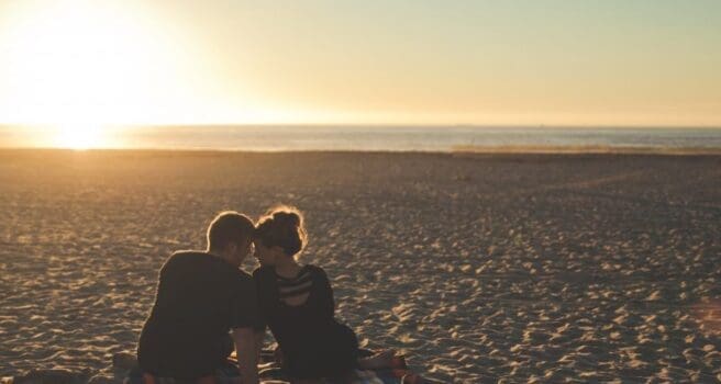 beach california couple 58572 750x400 1