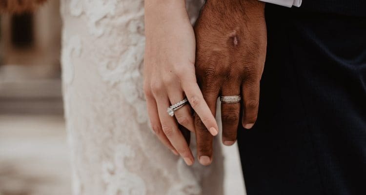 Platinum vs Gold – Which Should You Choose For Your Engagement Ring?